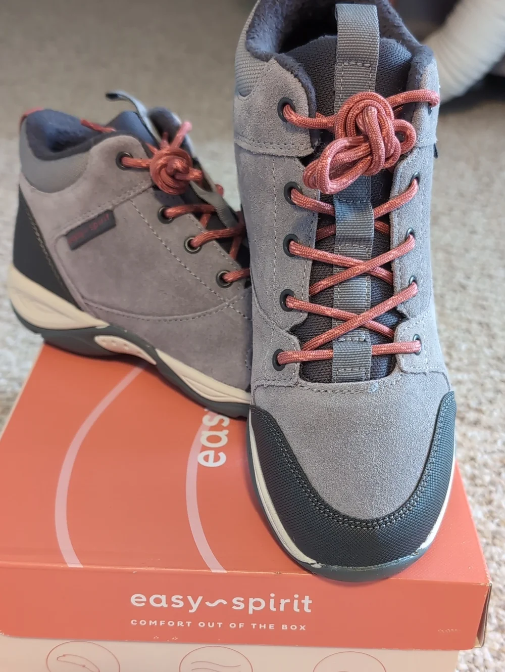 NIB Easy Spirit Women's Gray Suede Lace-Up Walking Hiking Boots  7B
